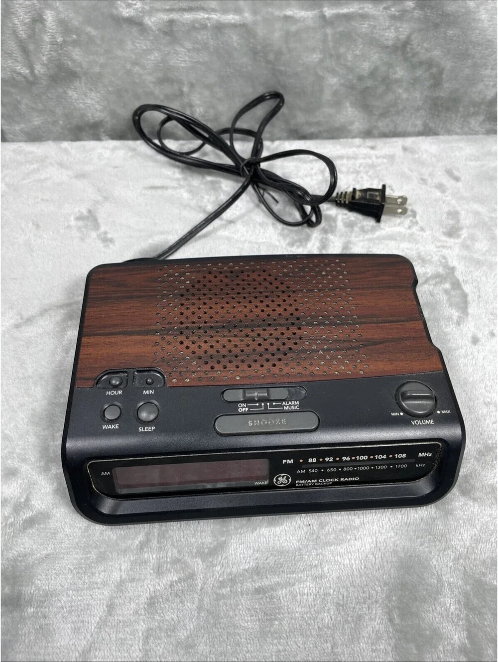 Vintage GE 7-4613A AM FM Clock Radio Alarm Woodgrain Tested Working